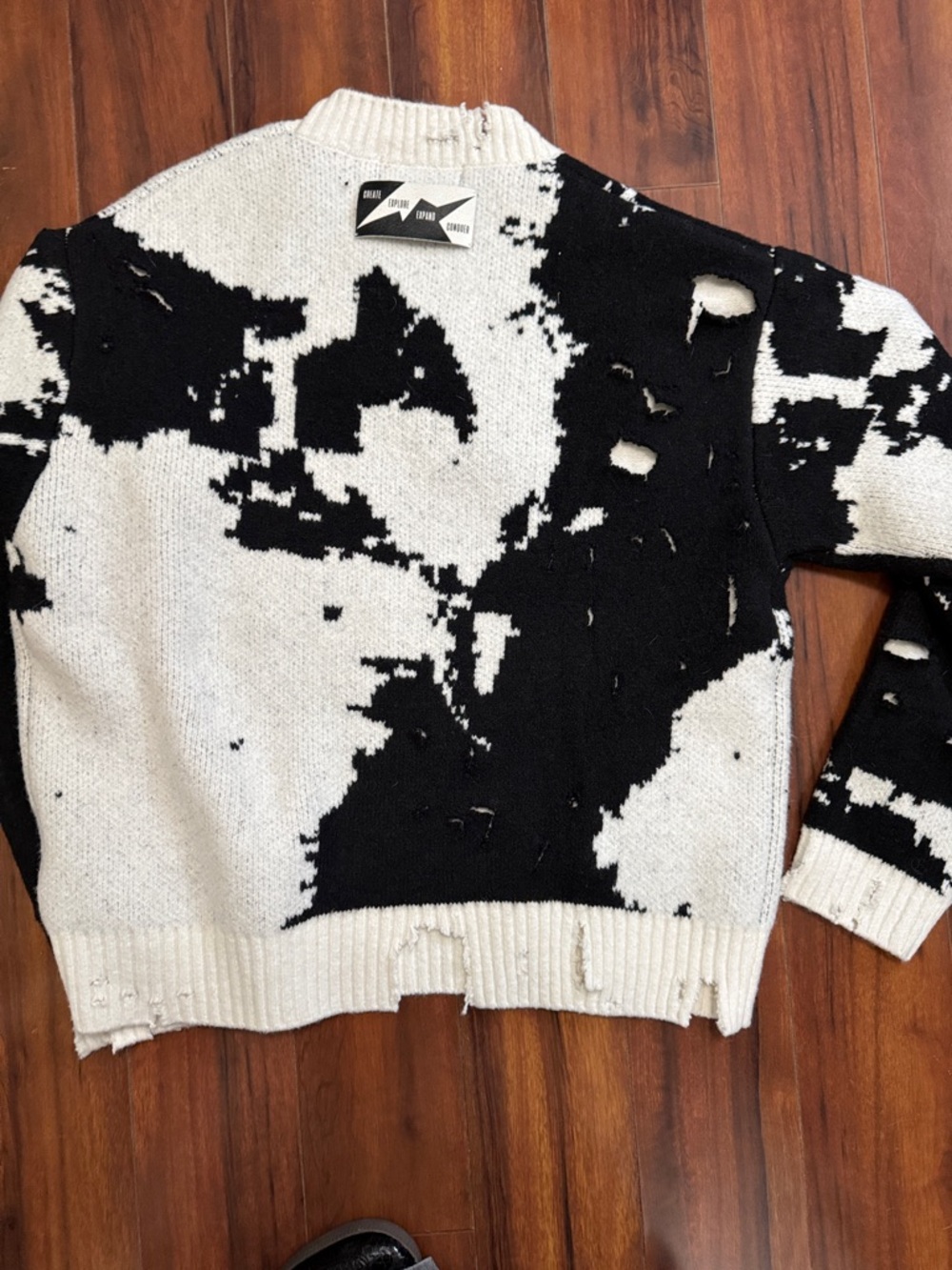 Men'/women Black and Cream Distressed Crewneck Sweater - Picture 6 of 6
